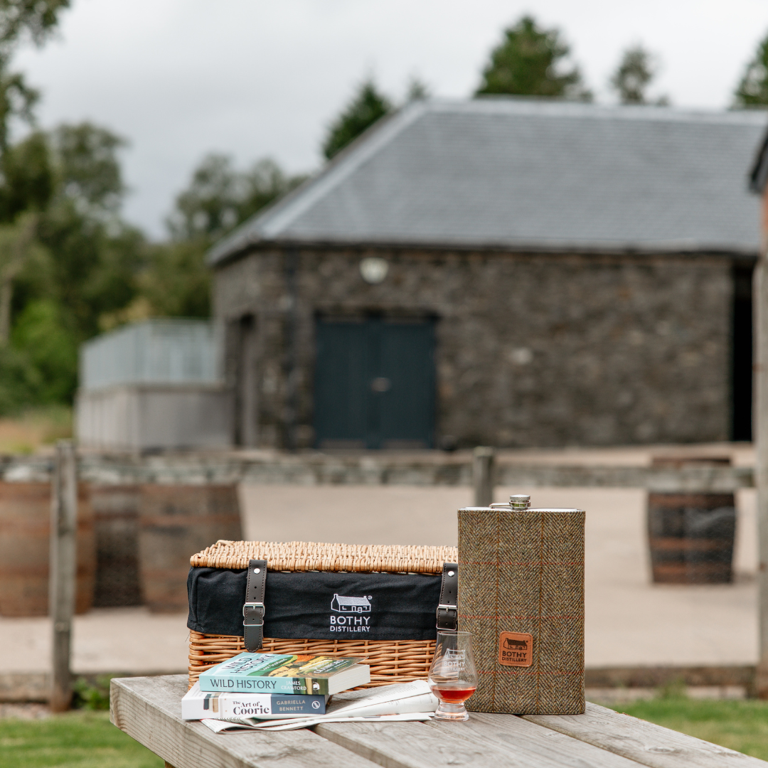 Bothy Distillery Harris Tweed Hip Flask – Extra Large Whisky Flask 500ml